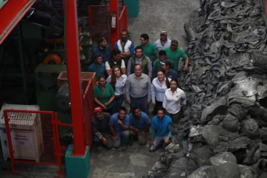 Crean mexicanos impermeabilizante con llantas usadas