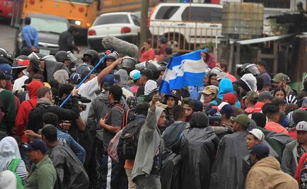Caravana de migrantes llega a frontera de Guatemala y México