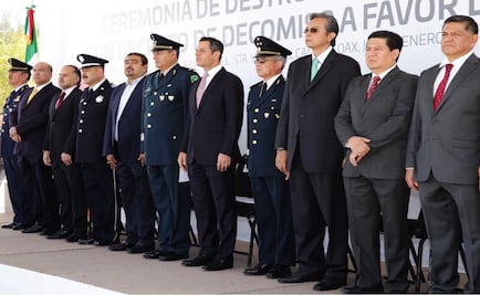 Murat Hinojosa guarda minuto de silencio por tragedia en NL