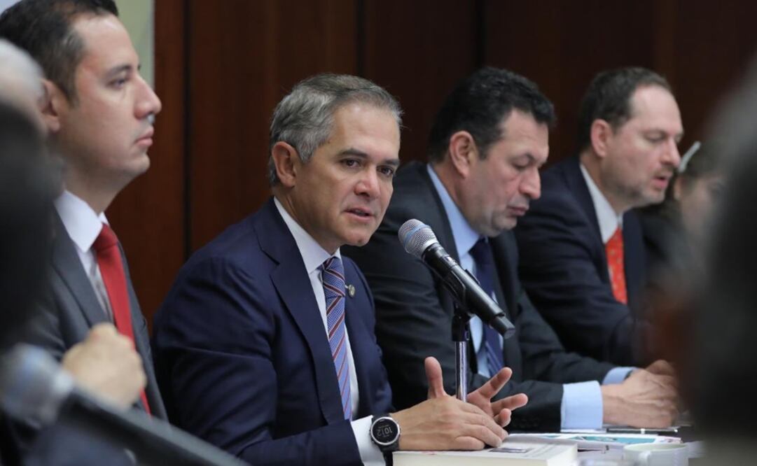Senador, Miguel Ángel Mancera en reunión con especialistas / Tomada de Twitter @ManceraMiguelMX