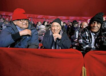 Papa invita a los "sin techo" al circo