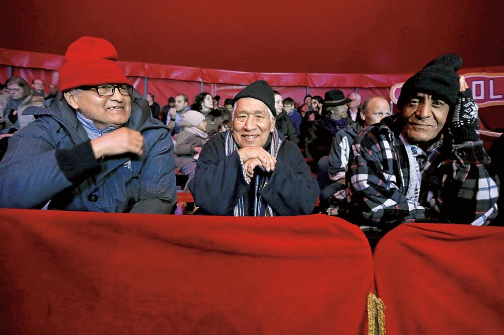 La gente disfrutó de la función del circo Rony Roller, en Roma, con entradas pagadas por la Limosnería Vaticana (TONY GENTILE. REUTERS)