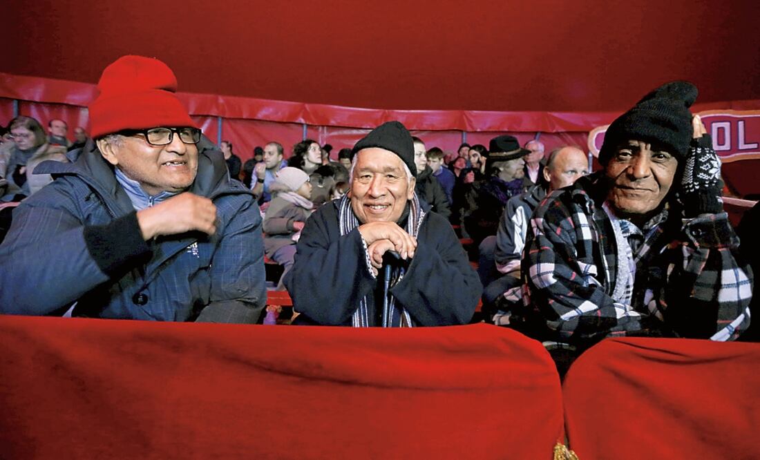 La gente disfrutó de la función del circo Rony Roller, en Roma, con entradas pagadas por la Limosnería Vaticana (TONY GENTILE. REUTERS)