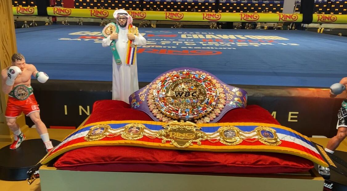 Estos son los cinturones Tlaxcala II y The Ring que se entregarán al ganador de la pelea - Foto: Nicolás Schiller/EL UNIVERSAL