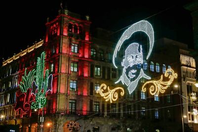 Encienden alumbrado por la Revolución