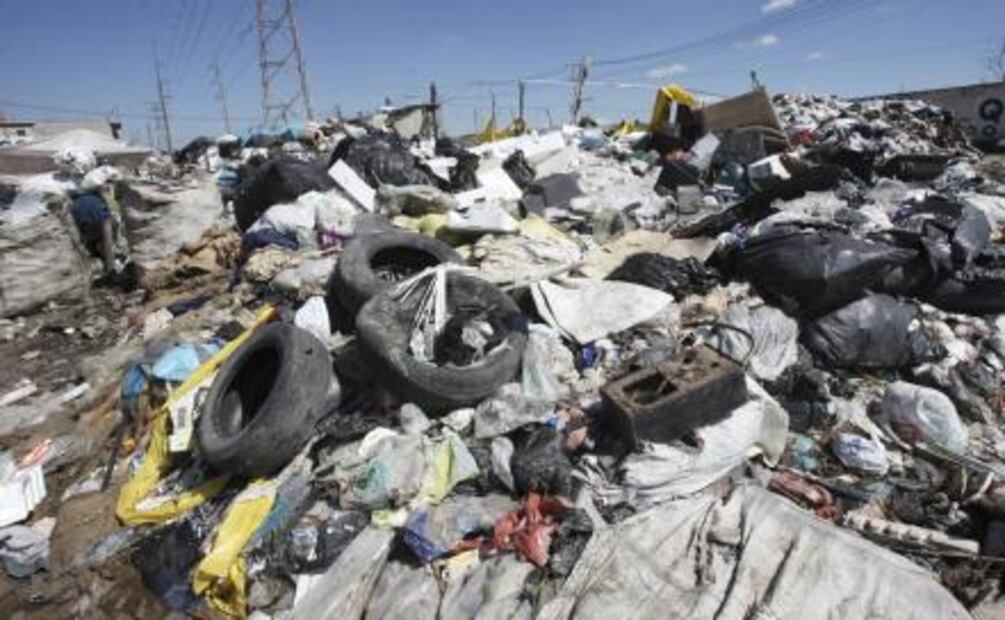 Habitantes de Metepec acusan crecimiento irregular de tiradero al aire libre