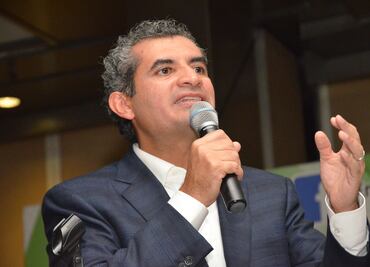 Ochoa Reza le pide "menos Facebook" a 'El Bronco'