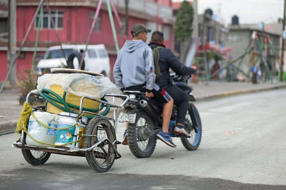 Por la escasez de agua, ha aumentado el robo del líquido. Foto: Archivo | El Universal
