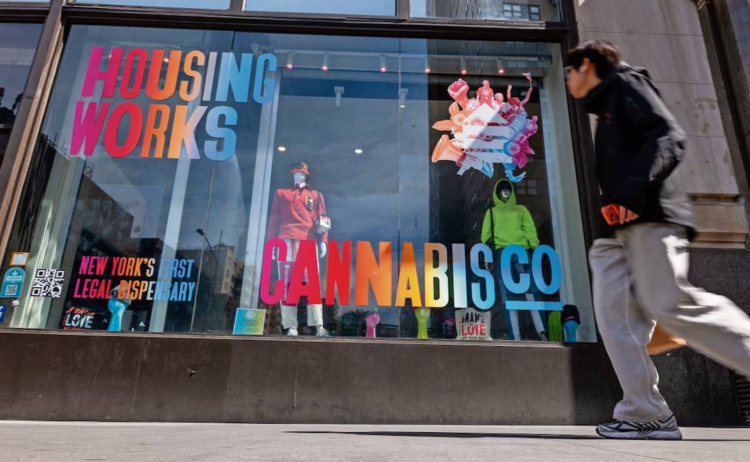 Un dispensario de cannabis en Manhattan. Estados Unidos reclasificó la marihuana como una droga menos peligrosa, una medida aplaudida por los defensores de la legalización. Foto: AFP