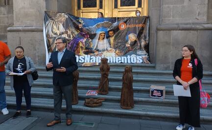 Colocan nacimiento navideño afuera de la Corte en protesta de proyecto que los prohibiría en espacios públicos