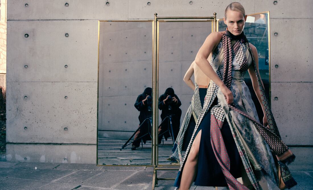 La modelo y actriz Amber Valletta aparece en el lookbook 23 de Loewe. Fotos: Cortesía