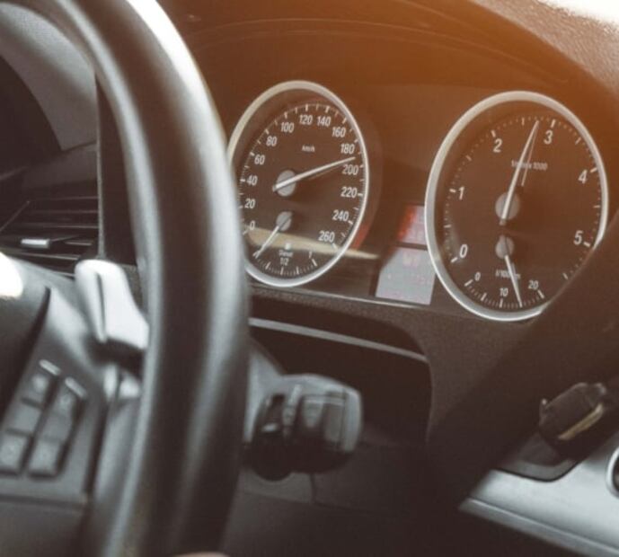 4 errores que cometes al manejar y desgastan tu auto