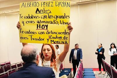 Encaran a Pérez Dayán en la FIL Guadalajara