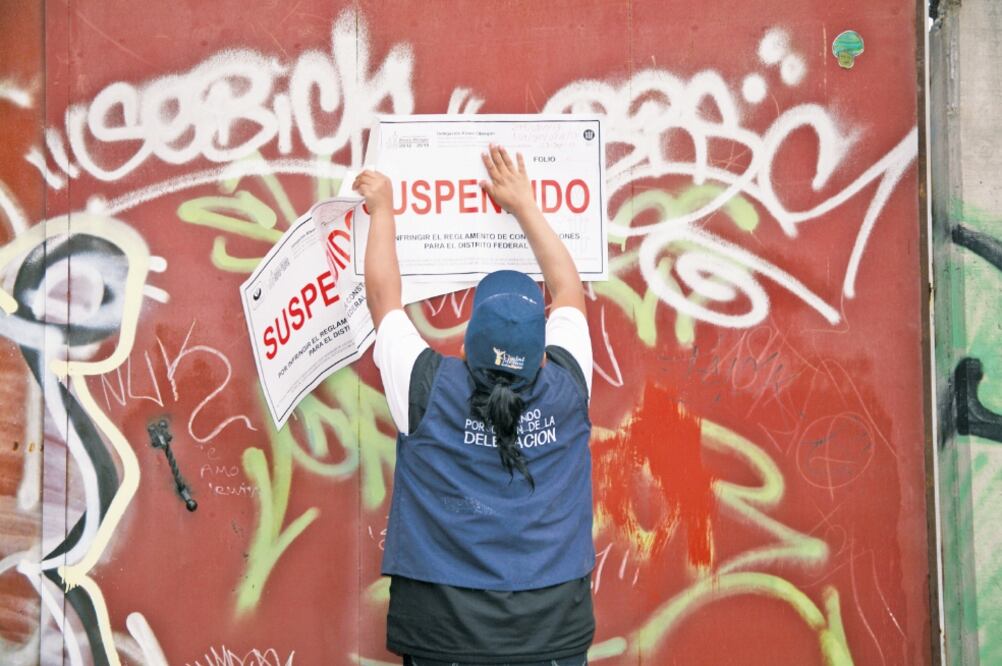 Molestia. De manera reiterada comités ciudadanos se han quejado de omisiones del Invea y de las demarcaciones en la puesta, retiro y reposición de sellos de clausura. (ESPECIAL)