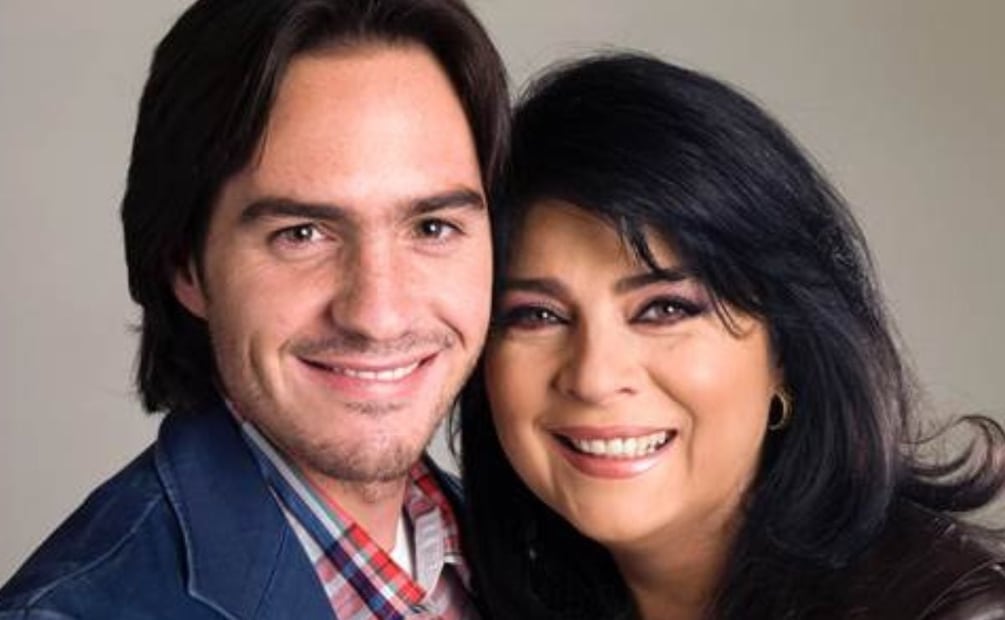 Mauricio Ochmann y Victoria Ruffo. Foto: Twitter @ada_lso