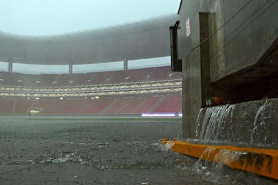 El partido entre Chivas y Cruz Azul se retrasa por lluvia