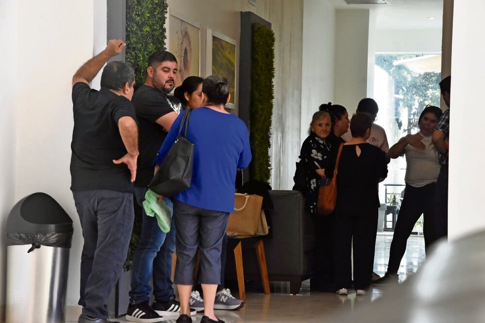 Alejandro y José Jesús fueron llevados a las Capillas Marianas, a donde familiares y amigos acudieron a despedirlos. Foto: Emilio Vázquez EL UNIVERSAL