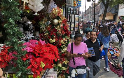 FOTOS: Capitalinos abarrotan calles del Centro Histórico para comprar artículos de Navidad