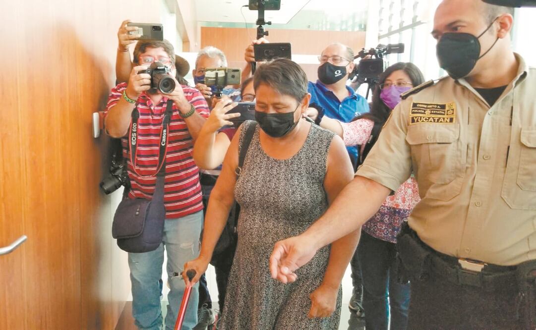 La madre de José Eduardo no dio declaraciones tras la audiencia. Foto: Especial