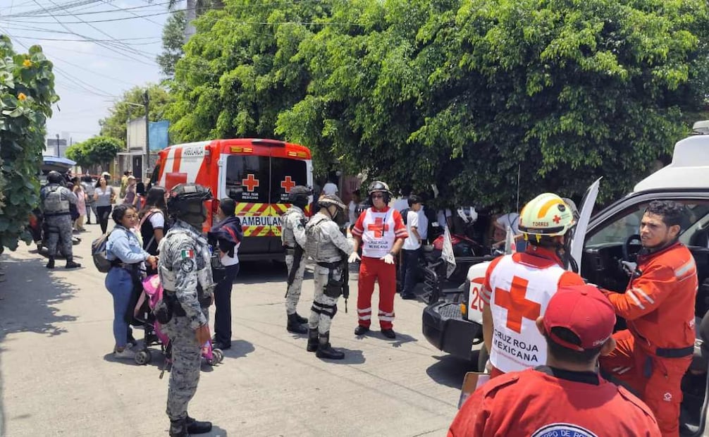 Ataque de abejas en telesecundaria deja 9 alumnos hospitalizados en Cuautla, Morelos; 5 permanecen en urgencias.
Foto: Especial.