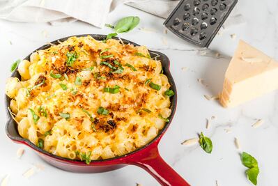 ¿Qué queso lleva el mac and cheese?