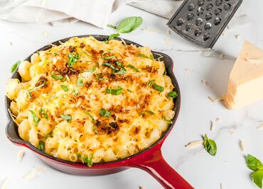 ¿Qué queso lleva el mac and cheese?