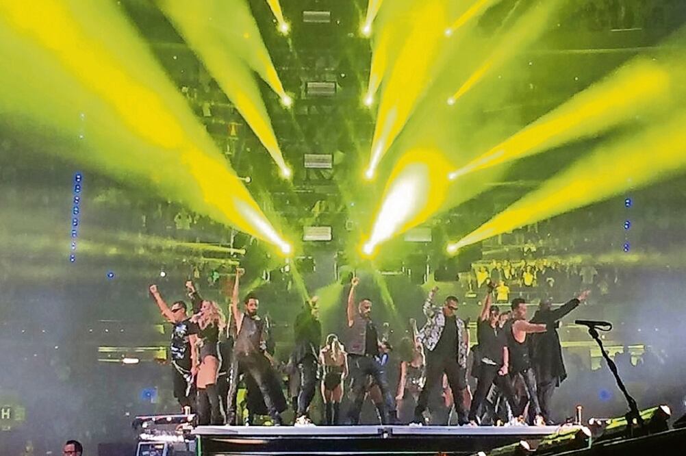 Un total de 25 mil personas se dieron cita para corear con los artistas. Foto: HUMBERTO MONTOYA. EL UNIVERSAL