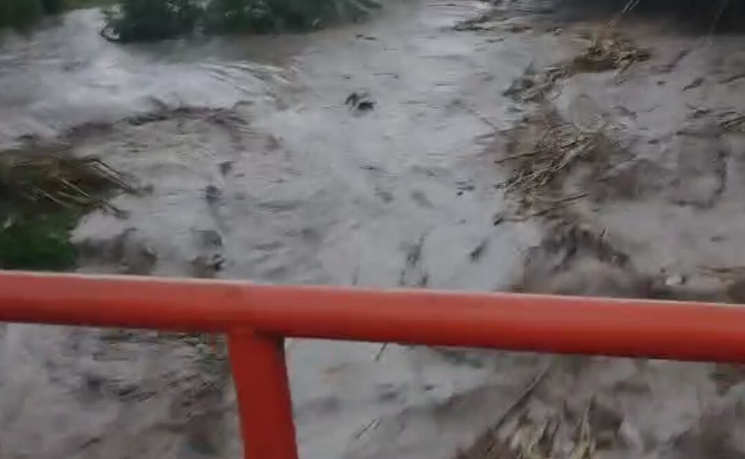 Desbordamiento de canal en Ixmiquilpan, Hidalgo (01/07/2025). Foto: Captura de video