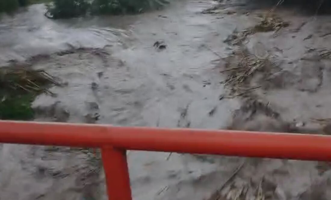 Desbordamiento de canal en Ixmiquilpan, Hidalgo (01/07/2025). Foto: Captura de video