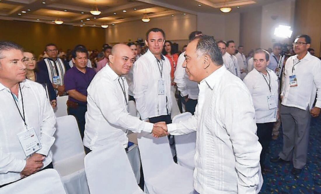 Ayer el gobernador acudió a la inauguración de la Trigésima Primera Convención Regional Istmo Peninsular de Contadores Públicos