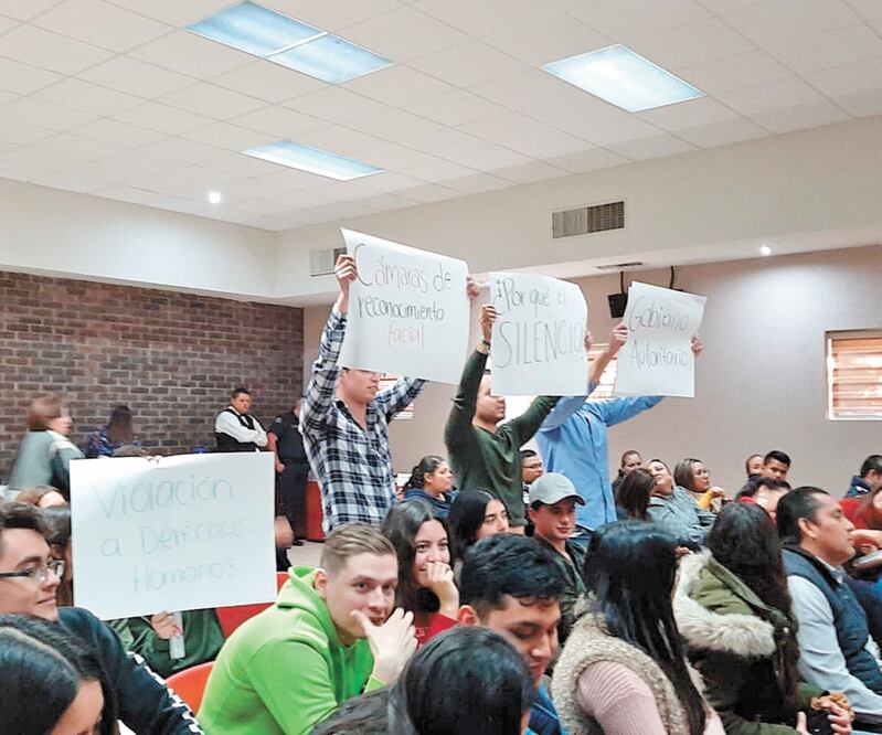 Protesta. La asociación Formemos un Cambio se manifestó y pidió protección de sus datos. Foto: FRANCISCO RODRÍGUEZ. EL UNIVERSAL