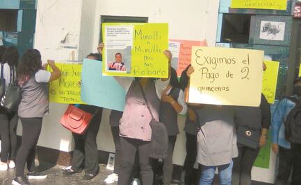 Protestan maestras en Naucalpan por falta de pago