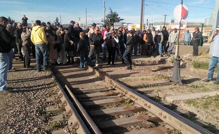Campesinos frenan paso del ferrocarril en Chihuahua