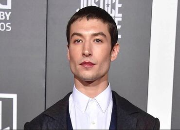Ezra Miller se declara inocente de robo, pero podría pasar 26 años en prisión