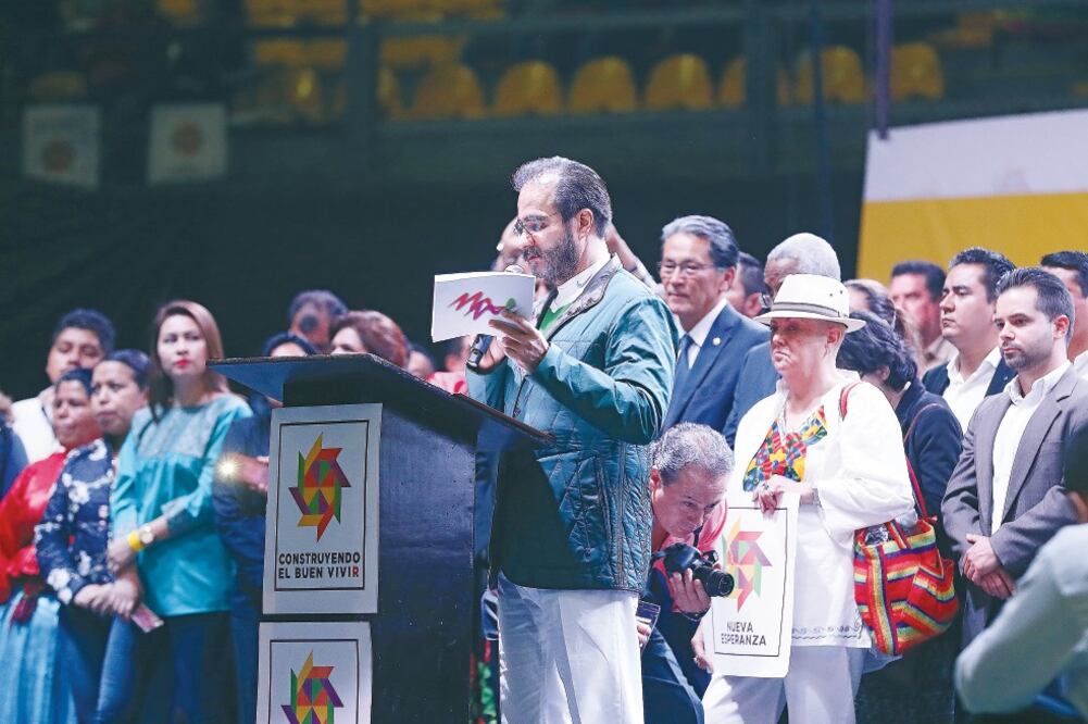 El dirigente nacional de Movimiento Nacional por la Esperanza, René Bejarano (centro), pidió a MC y PRD conformar un sólo bloque de izquierda. (JUAN CARLOS REYES. EL UNIVERSAL)