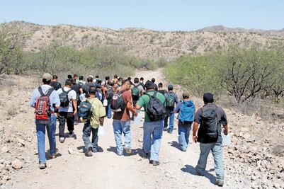 Rescatan a indocumentados en varios operativos