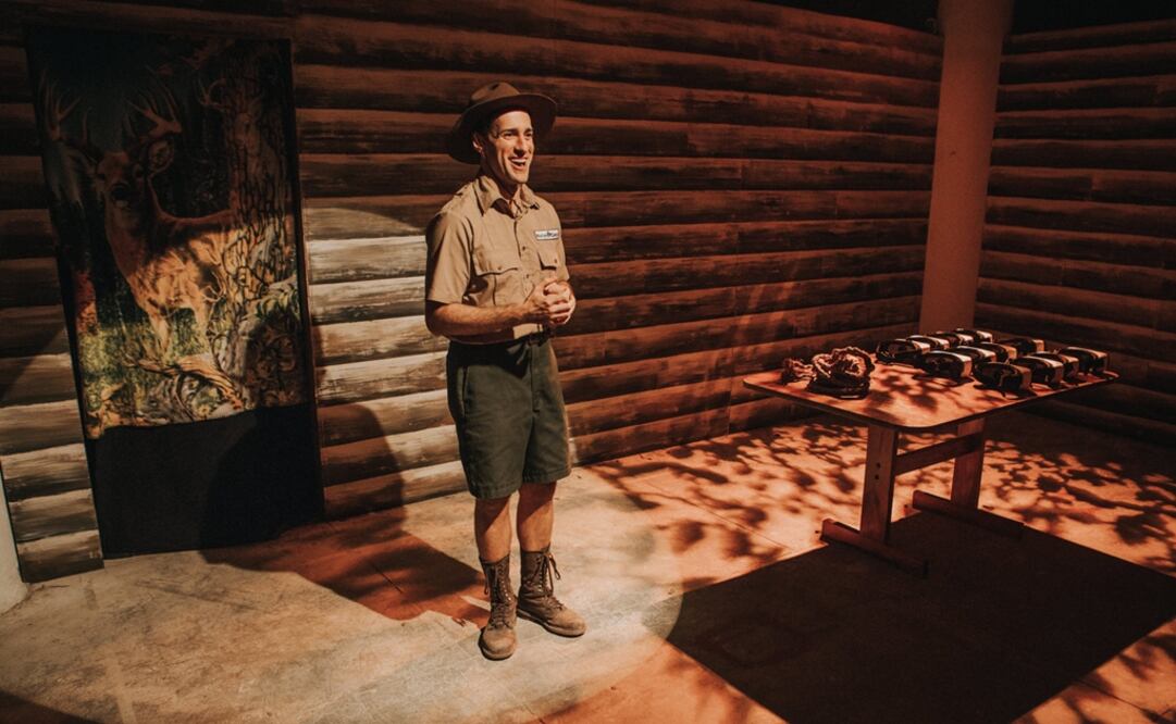 El artista mexicano Pedro Reyes presenta en Estados Unidos una casa del horror donde al salir continúa la pesadilla. 