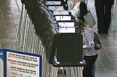 Vamos ganando, las encuestas mienten, asegura Trump