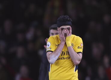 Entrenador de Wolves explica suplencia de Raúl Jiménez: 'Iniciaron los mejores'