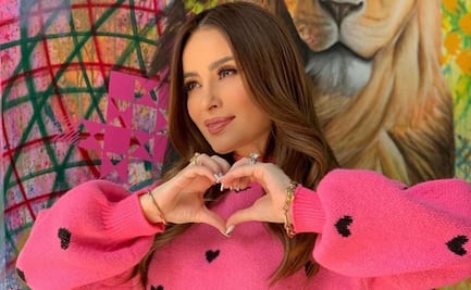 Cynthia Rodríguez derrocha sensualidad con traje de baño de flores