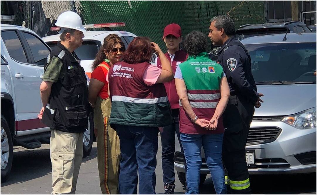 Claudia Sheinbaum llega a supervisar labores tras incendio en la Central de Abasto de Iztapalapa. Foto: Isidro Corro/ EL UNIVERSAL