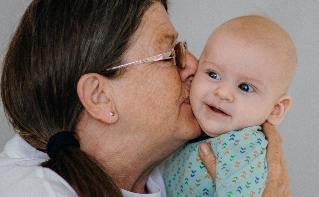 Una abuela se vuelve viral por querer cobrar para cuidar a su nieto (Foto ilustratriva Pexels)