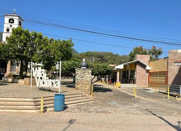 Pobladores de Villa Victoria desengañan a gobernador Ramírez Bedolla sobre “seguridad” en Chinicuila, Michoacán