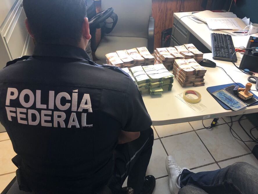 Detienen a policía de Acapulco con casi 3 millones de pesos en efectivo