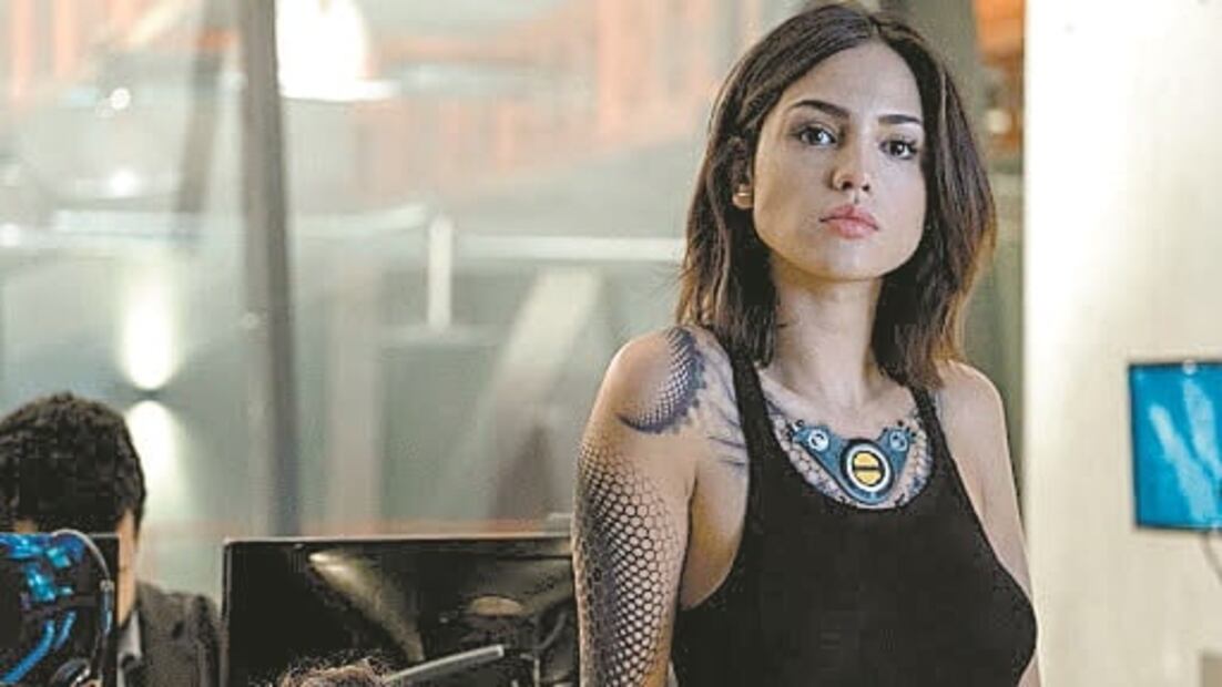 México nada le pide a Hollywood: Eiza González