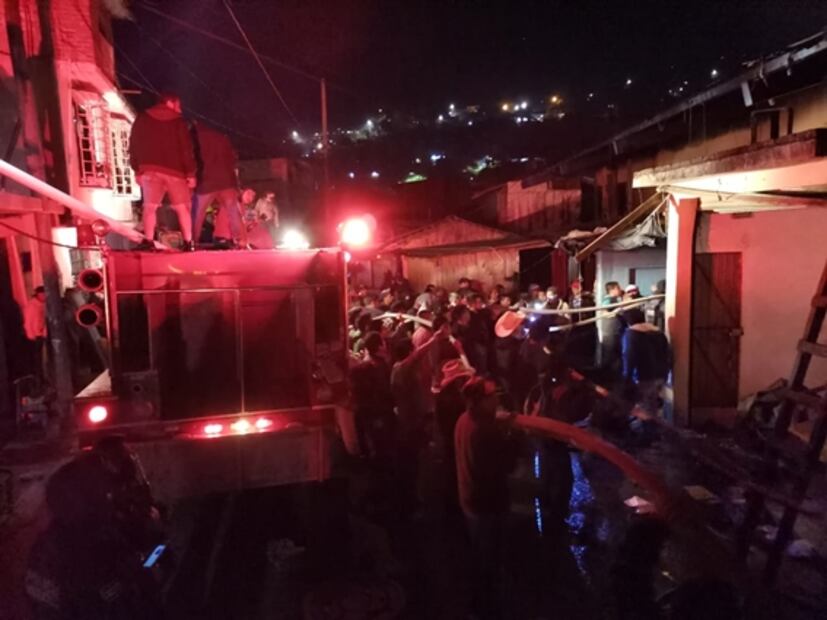 Incendio consume mercado municipal en Veracruz