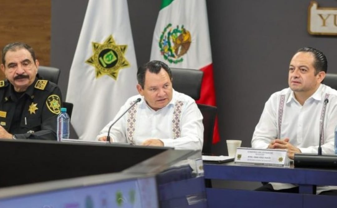 Joaquín Díaz Mena pide redoblar seguridad en Yucatán; advierte que quien cometa un delito en el estado, "enfrenta la ley sin excepciones".
Foto: Especial.