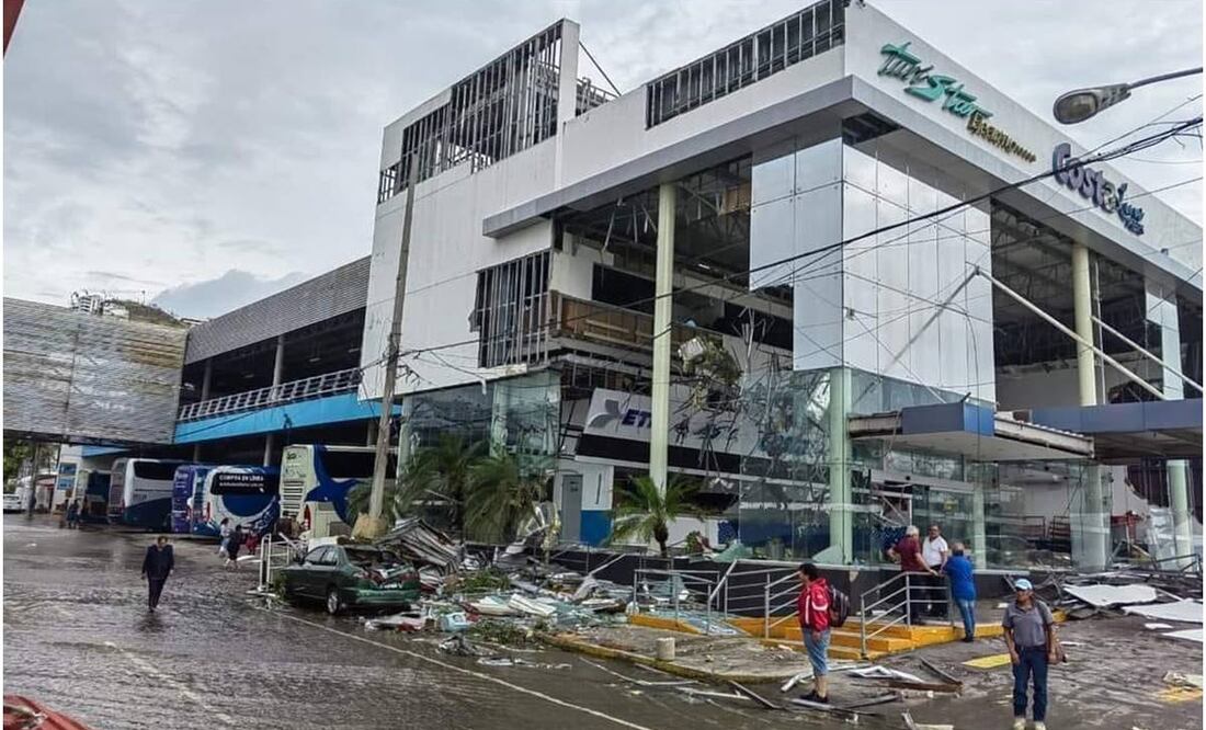 Destrucción de Huracán Otis en Acapulco. Foto: @Corasoun