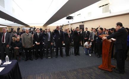 Toma Durazo protesta a funcionarios en Secretaría de Seguridad