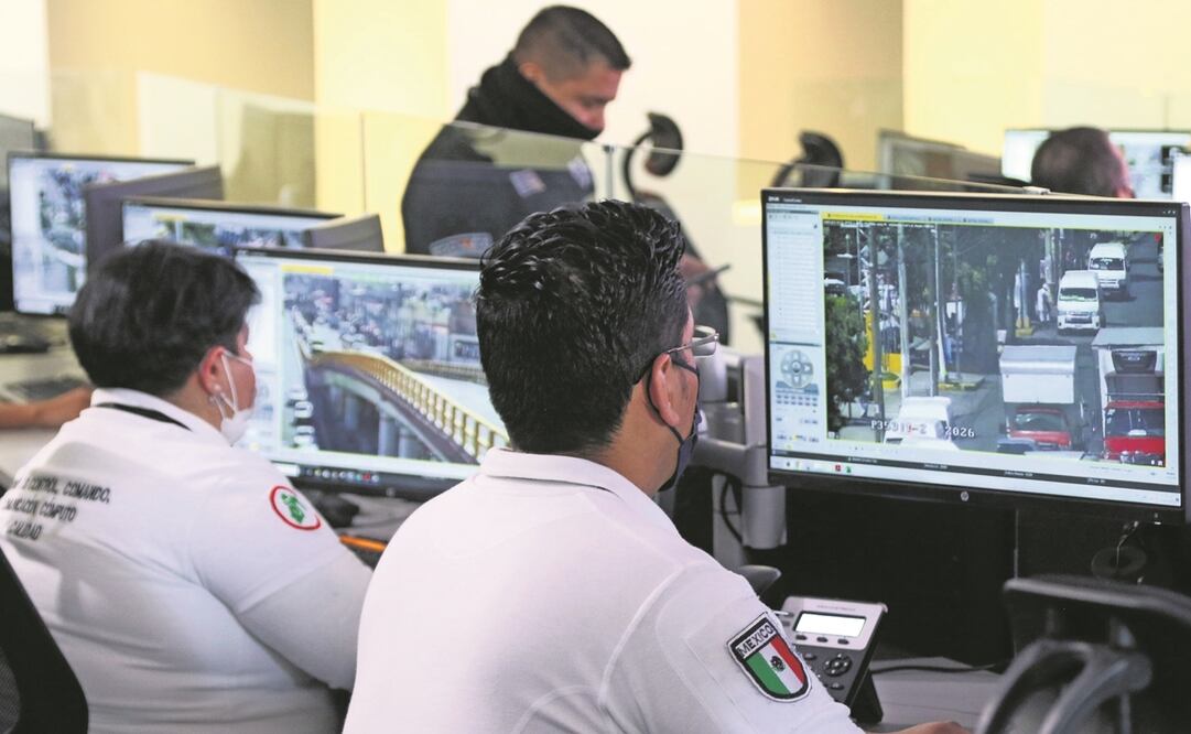 Las 24 horas del día, agentes del C5 ponen lupa a las calles y avenidas de zonas con mayor índice delictivo en el Estado de México. Foto: Carlos Mejía. EL UNIVERSAL